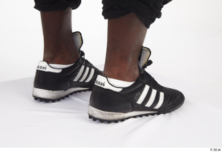 Kato Abimbo black sneakers foot sports 0006.jpg